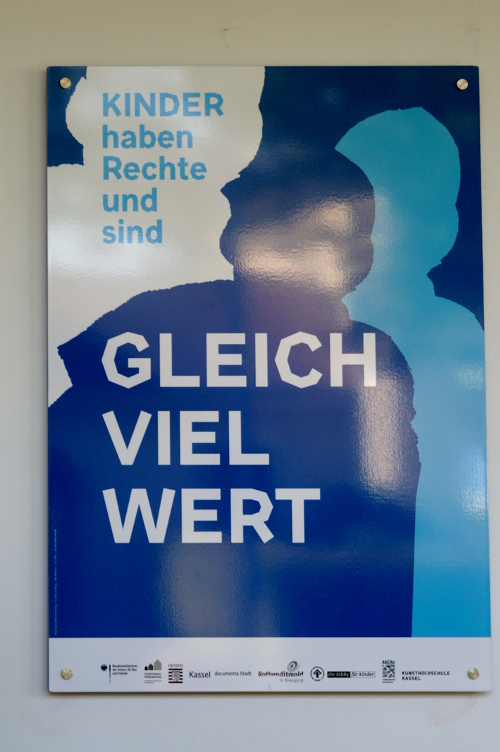 Tafel "Alle Kinder sind gleich viel wert"